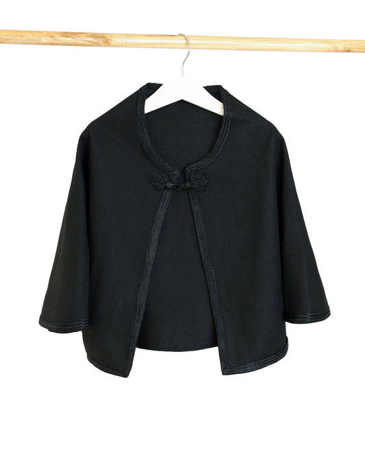 Magnifique Cape traditionnel en cashemire noir uni pour fille, de longueur courte et sans manches avec Sfifa en soie et Kfal de même couleur -  Caftan Nawal